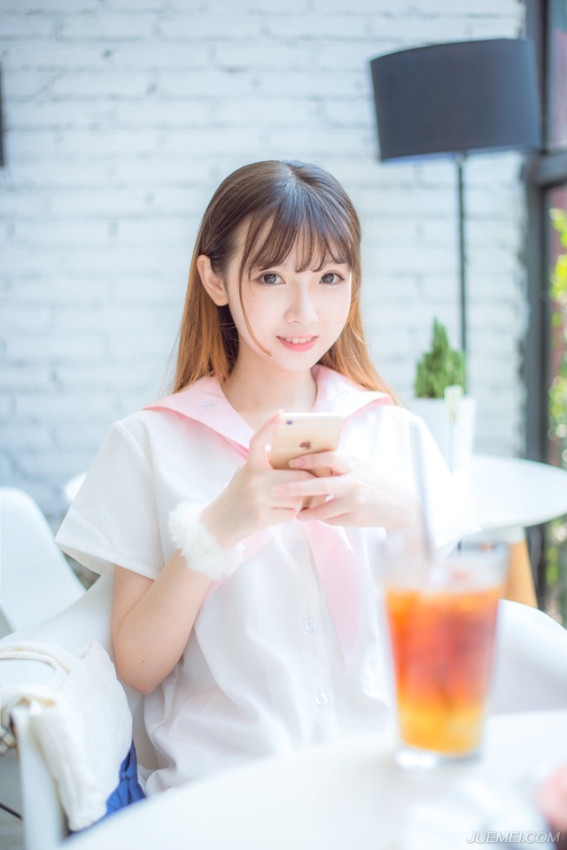 “这……”孟达摇了摇头，心中有些不屑，看向刘璋道：“主公可知，为何冠军侯会受万民爱戴？”